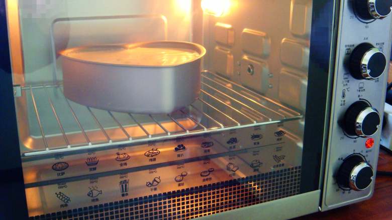 心形海绵蛋糕,烘烤65分钟，最后10分钟转上下火160度上色。