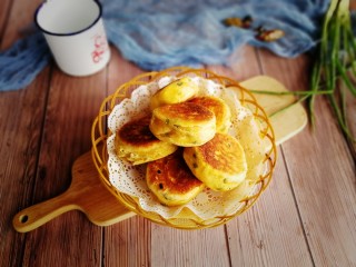 早餐+南瓜葱香发面饼,成品图