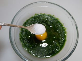 快手早餐—绿油油的青菜饼,1茶匙盐