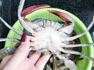 浓香咖喱海鲜煲,处理干净的的螃蟹