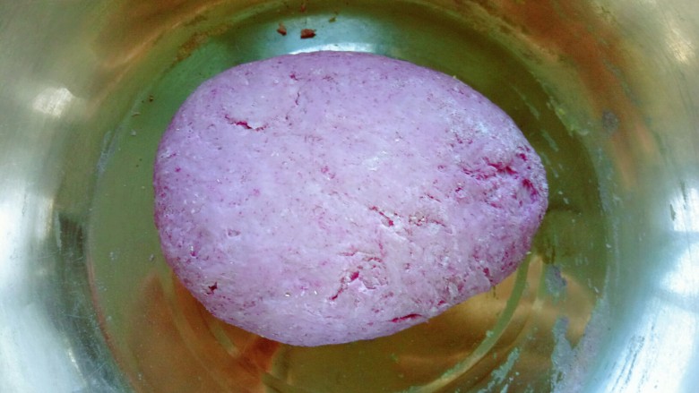 彩色豆沙包/紫薯包,和成光滑的面团放置温暖处省发两倍大。