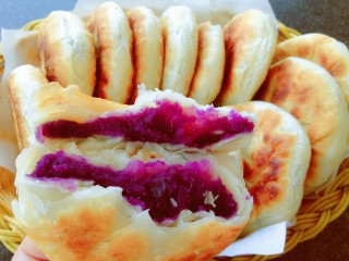 油酥饼,紫薯馅的😍外酥内软夹着馅料的香甜😘喜欢学着做吧