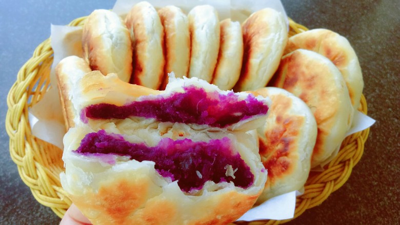 油酥饼,紫薯馅的😍外酥内软夹着馅料的香甜😘喜欢学着做吧