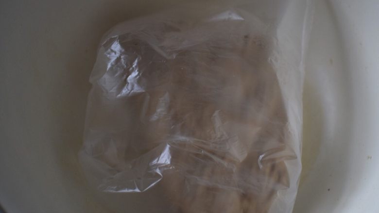 葵花籽苏打饼干,装入保鲜袋静置30分钟。