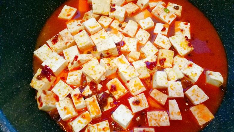 麻婆豆腐（简易版）,加适量的水，中大火炖