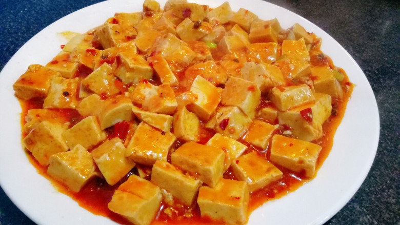麻婆豆腐（简易版）,装盘开吃吧😍米饭一定要多焖一些😂可别说我没告诉你们哟😄