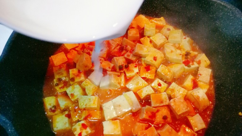 麻婆豆腐（简易版）,倒入水淀粉