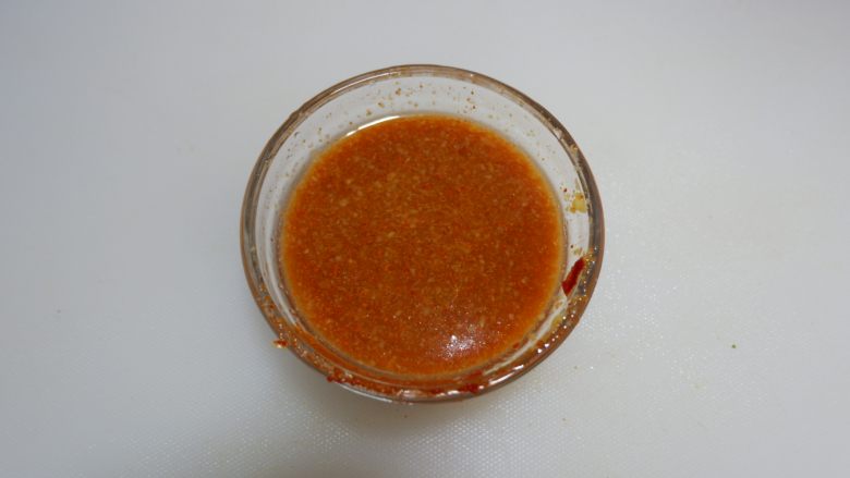 韩式萝卜鸡,加入清水调成酱汁。