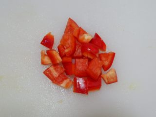黑椒杏鲍菇,红椒切成小粒