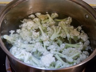 红乳菜花,水开继续煮2-3分钟，出锅沥水