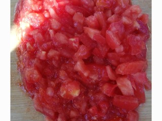 减脂餐系列,两个西红柿🍅切碎，最好用热水划十字烫下去皮