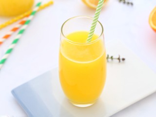 鲜榨橙汁,每天一杯补充维C,让你活力满满哦！