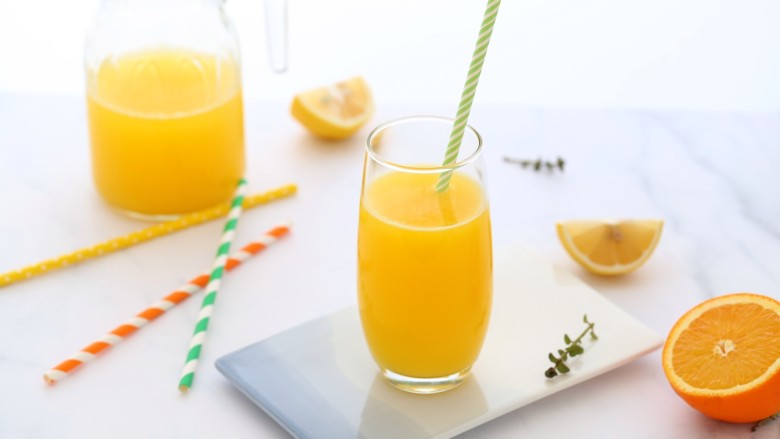 鲜榨橙汁,一款美味营养、经济实惠的鲜榨橙汁就做好了!