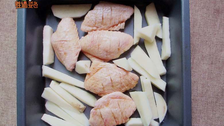 香辣干锅鸡翅,为了更健康，鸡翅根土豆条采用烤制方法，用油炸的会更香