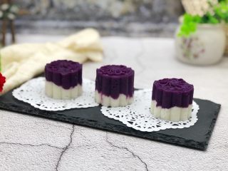紫薯山药糕,挤压出来摆在盘子里就可以了！