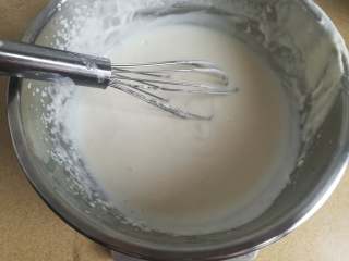 四季慕斯四重奏,酸奶因为是自己做的，比较浓稠，所以用蛋抽搅拌光滑