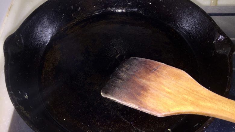 大口吃肉系列➕干豆角鸡蛋红烧肉,热锅冷油，今天先用铸铁锅煸炒，再用砂锅慢炖😄