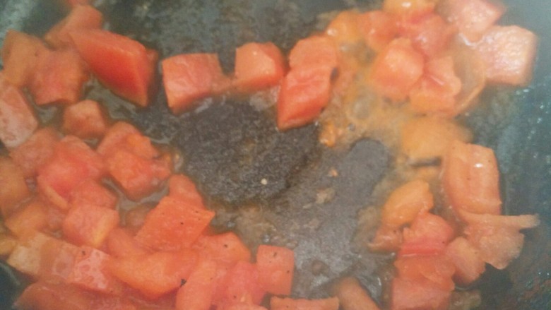 面也要创新吃――一份菠菜番茄面送给你们😊,让番茄丁超出汁。