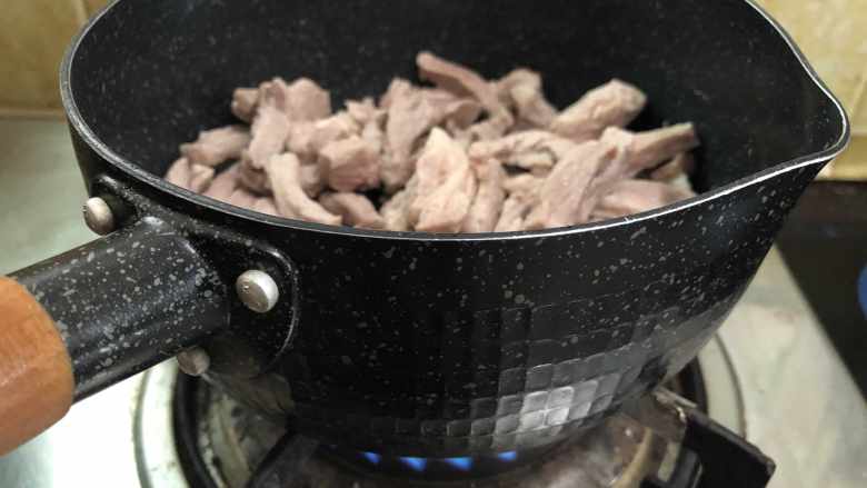 麻辣猪肉干(面包机版),小火把肉炒干水分