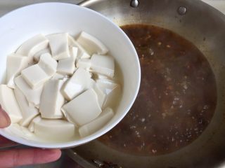 麻辣鲜香，嫩滑美味➕酸菜豆腐水煮鱼,加入内脂豆腐，内脂豆腐很嫩，尽量小心些，不要碎了
