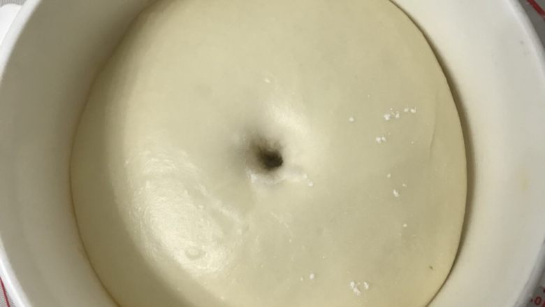 奶香糯米排包,发酵2倍大粘面粉戳洞洞口不回缩为好