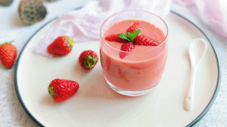 草莓奶昔,草莓奶昔走起～

口感浓稠，奶味十足