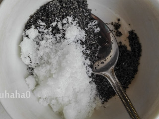 黑芝麻馒头卷,黑芝麻粉与绵白糖混合均匀，即成黑芝麻馅，放一边待用