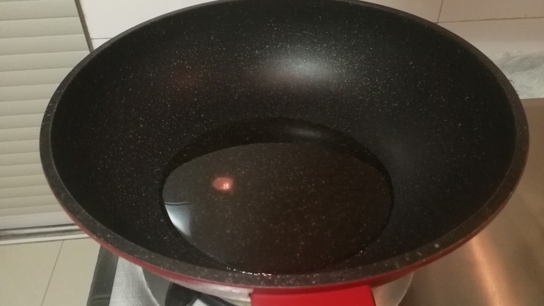 驴肉水饺,起油锅，加大半碗豆油烧开。