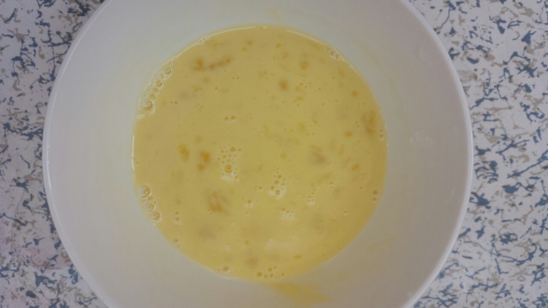 牛奶鸡蛋羹,然后隔水加热，把糖融化