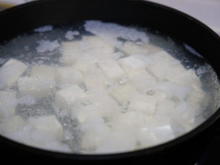 麻婆豆腐,焯水5分钟。