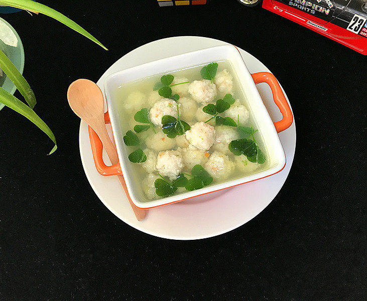 磷虾丸子苜蓿汤#宝宝辅食#,汤汁清香，磷虾肉丸Q弹嫩滑