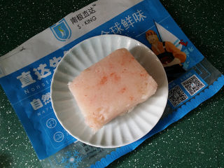 磷虾丸子苜蓿汤#宝宝辅食#,事先从冰箱里出南极磷虾仁、放至室温中自然解冻