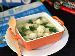 磷虾丸子苜蓿汤#宝宝辅食#,小小的宝宝吃起来也很方便