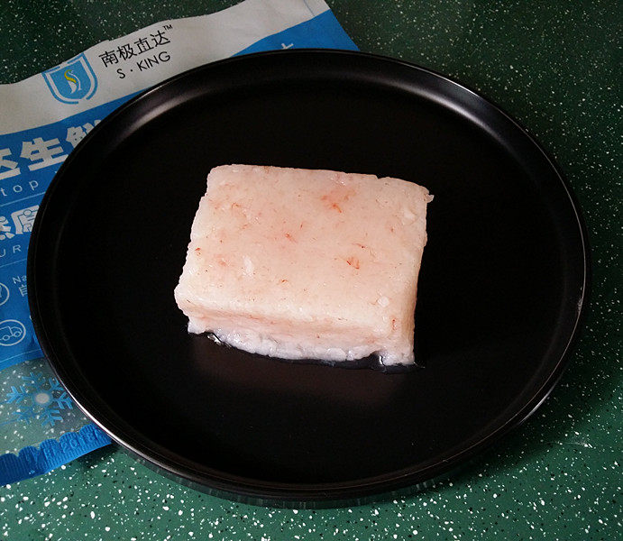 磷虾仁玉子豆腐#宝宝辅食#,事先从冰箱里出南极磷虾仁、放至室温中自然解冻