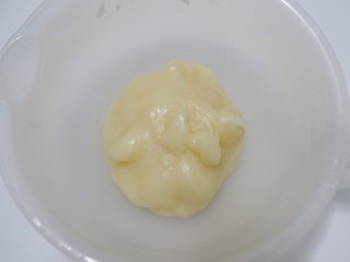麻薯华夫饼（酵母版）,打熟后加入黄油，揉至黄油被糯米团完全吸收~