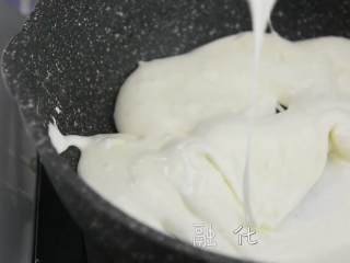 牛轧糖DIY，一起动手做起来,开慢火融化棉花糖。
