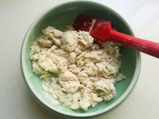 油酥葱花饼,用括号搅拌成絮状后。