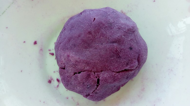 紫薯/红薯芝麻球,用手揉成团