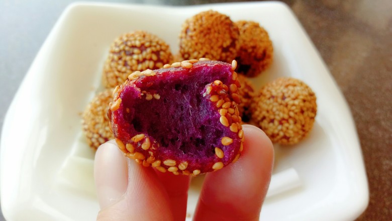 紫薯/红薯芝麻球,香甜软糯，很好吃的😁