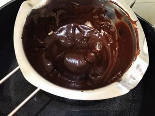 巧克力慕斯盒子,黑巧克力隔热水融化