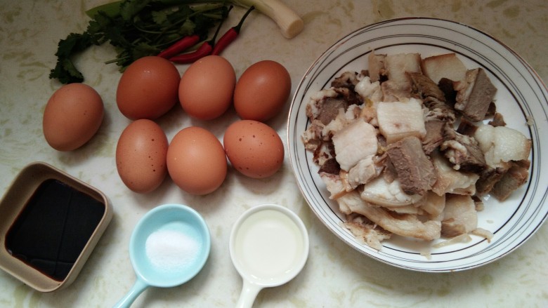 肉片卧蛋，营养不流失的好吃法,所有材料准备完毕。