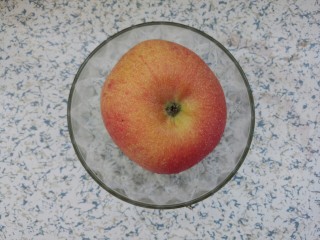 苹果红枣水,准备一个苹果