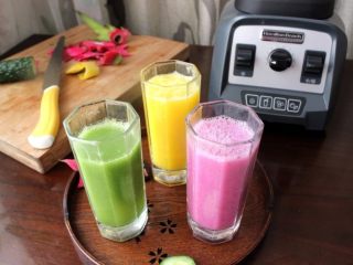 瘦身果汁,每天一杯健康的果汁或者蔬菜汁都是减肥最棒的选择，你喜欢哪一种有了这个破壁机都可以轻松搞定。