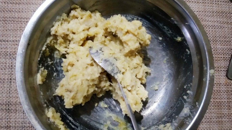 营养的缤纷糯米糍,再用勺子搅拌均匀。