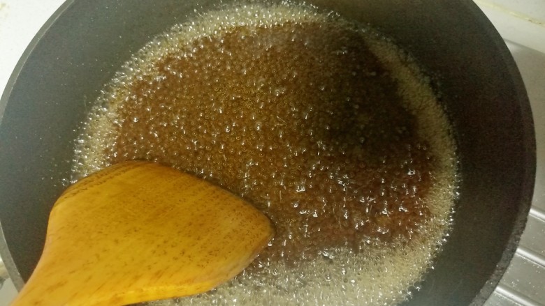 糖醋排骨,然后顺时针搅拌。