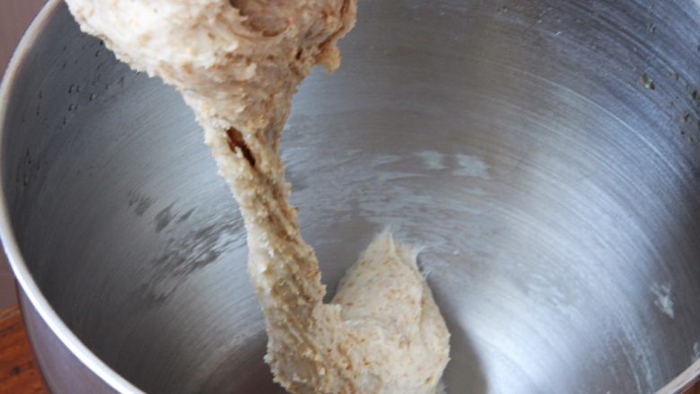 全麦迷你小面包（一次发酵）,加入橄榄油后20分钟的状态，检查面团是否出膜。