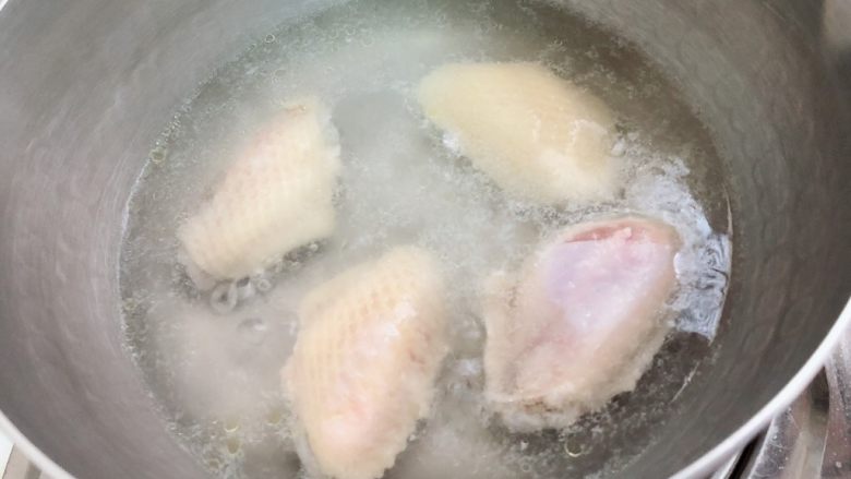 辅食计划+青瓜鸡肉粥,鸡中翅冷水下锅煮开掉血水