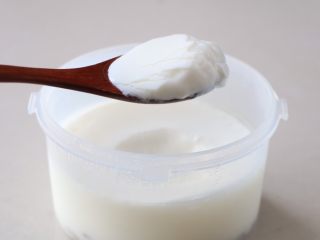 自制宝宝酸奶,发酵好的酸奶细腻奶香味儿十足；
