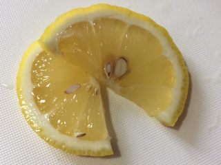 减脂早餐❤️芒果燕麦酸奶杯,切一片柠檬