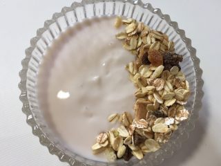 减脂早餐❤️芒果燕麦酸奶杯,酸奶里加入燕麦片